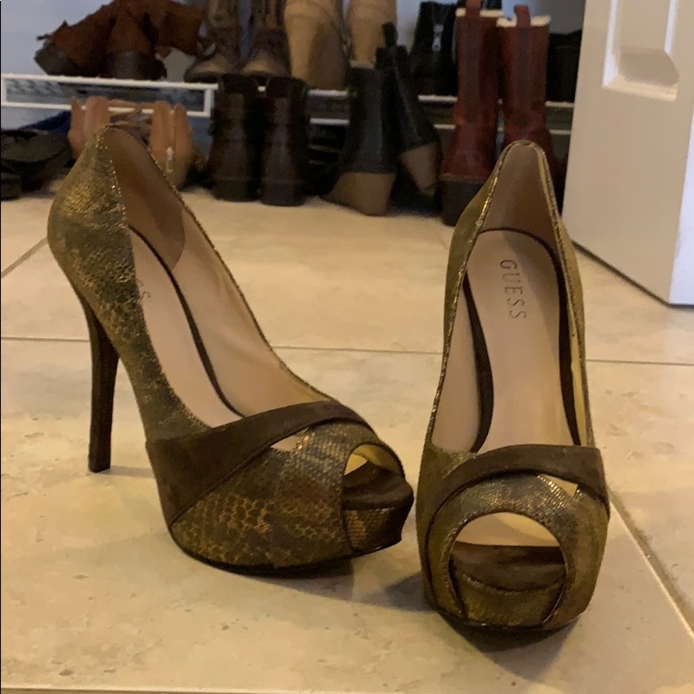 GUESS Sexy Stilettos !  SIZE 8M ; work once